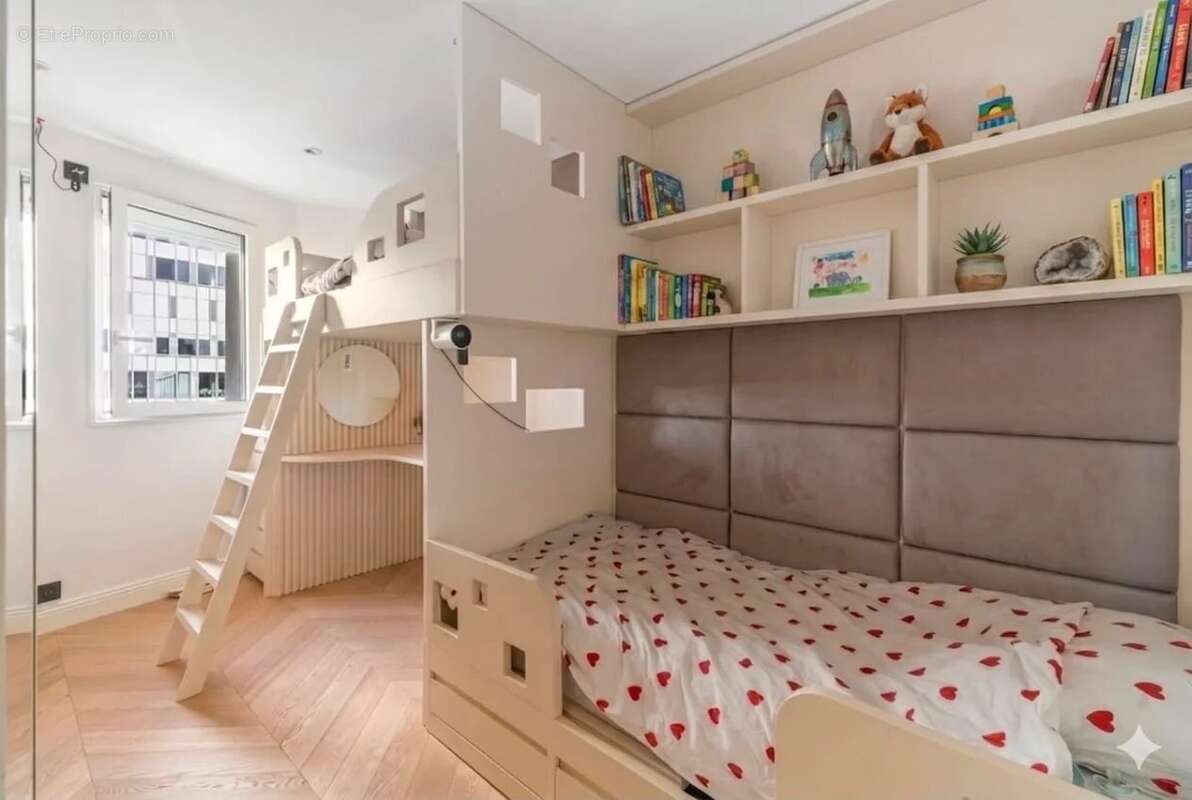Appartement à LEVALLOIS-PERRET