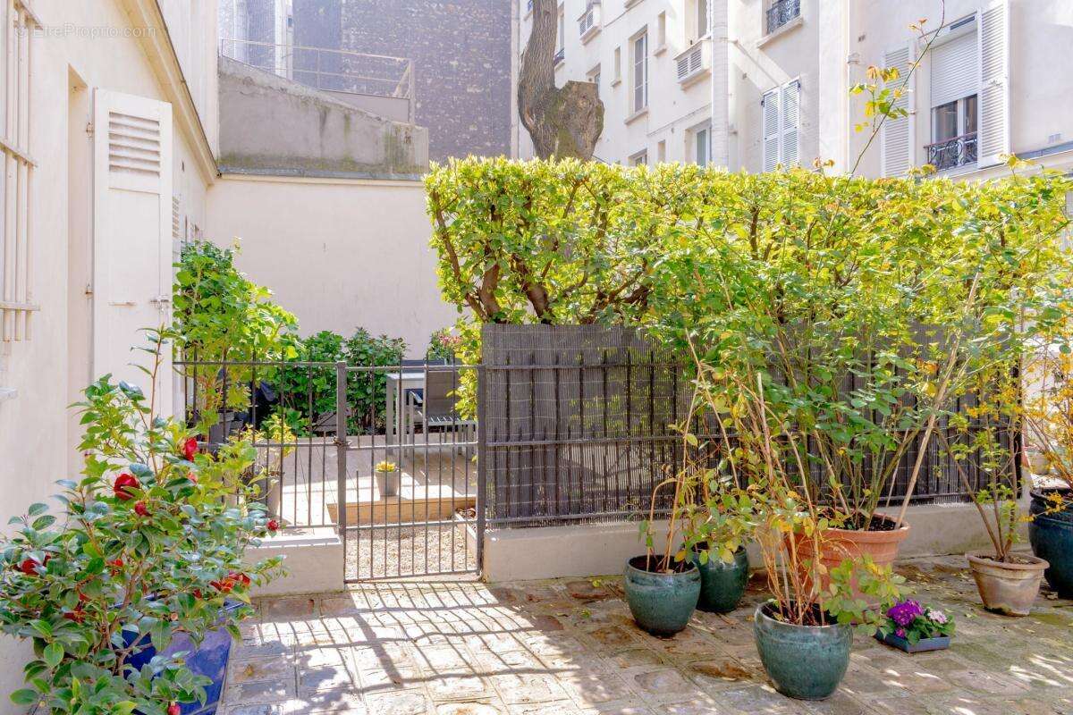Appartement à PARIS-16E