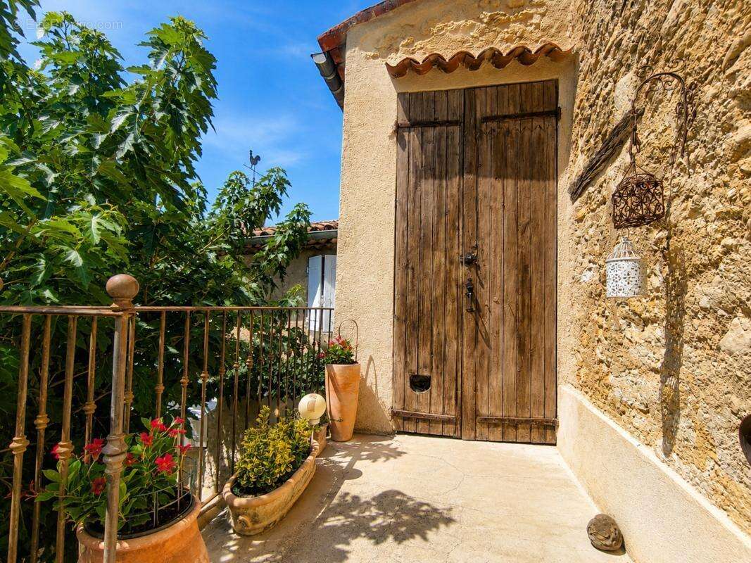 Maison 160 m² à Saint-Martin-De-La-Brasque  - photo 6
