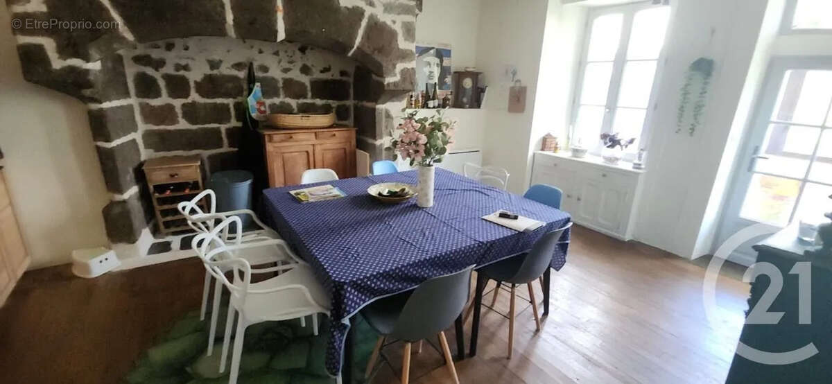 Maison 115 m² à Anglards-De-Salers  - photo 4