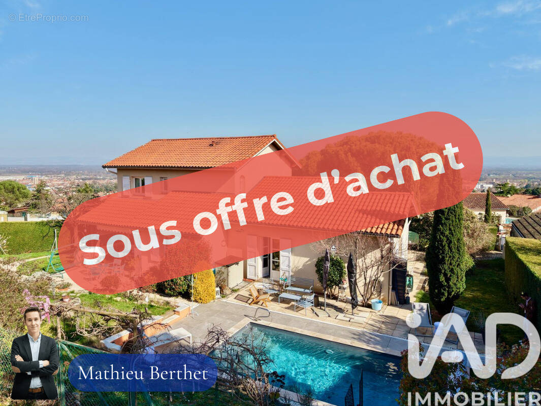 Photo 1 - Maison à ECOTAY-L'OLME