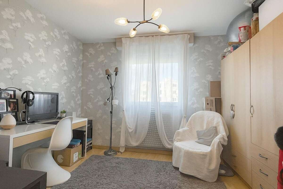 Appartement 91 m² à Decines-Charpieu  - photo 7