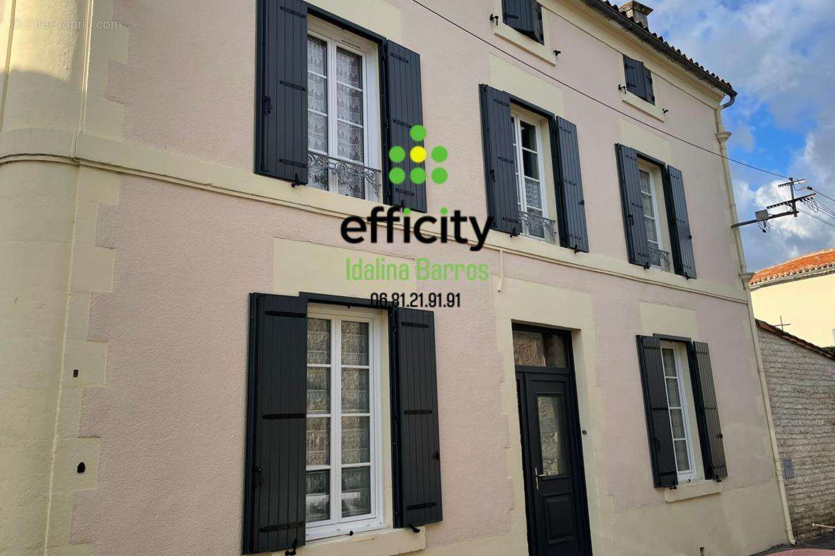 Maison 220 m² à Aigre  - photo 3
