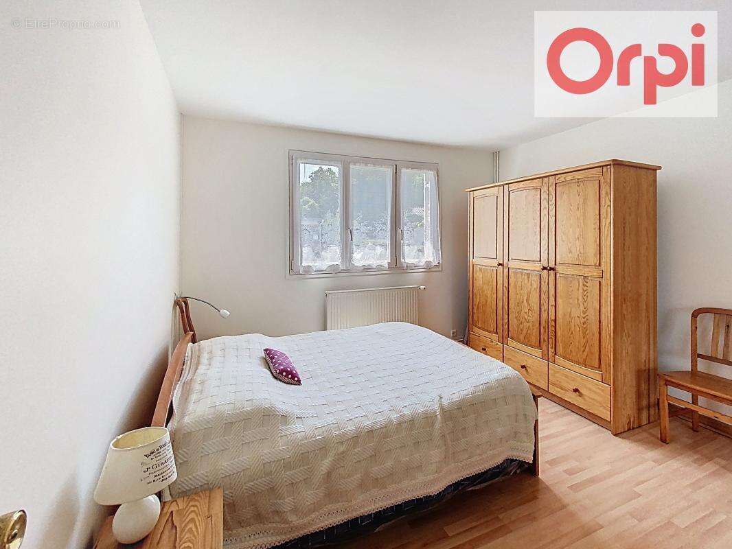 Maison à LE MESNIL-SAINT-DENIS