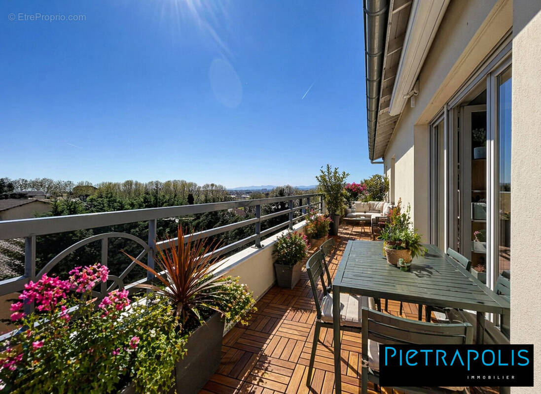 Appartement à DECINES-CHARPIEU