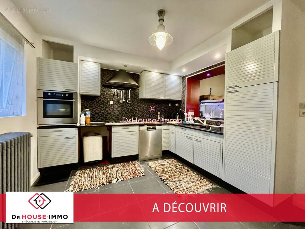 Maison à QUIEVRECHAIN