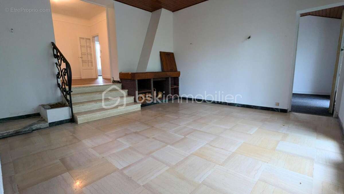 Maison à COMBS-LA-VILLE