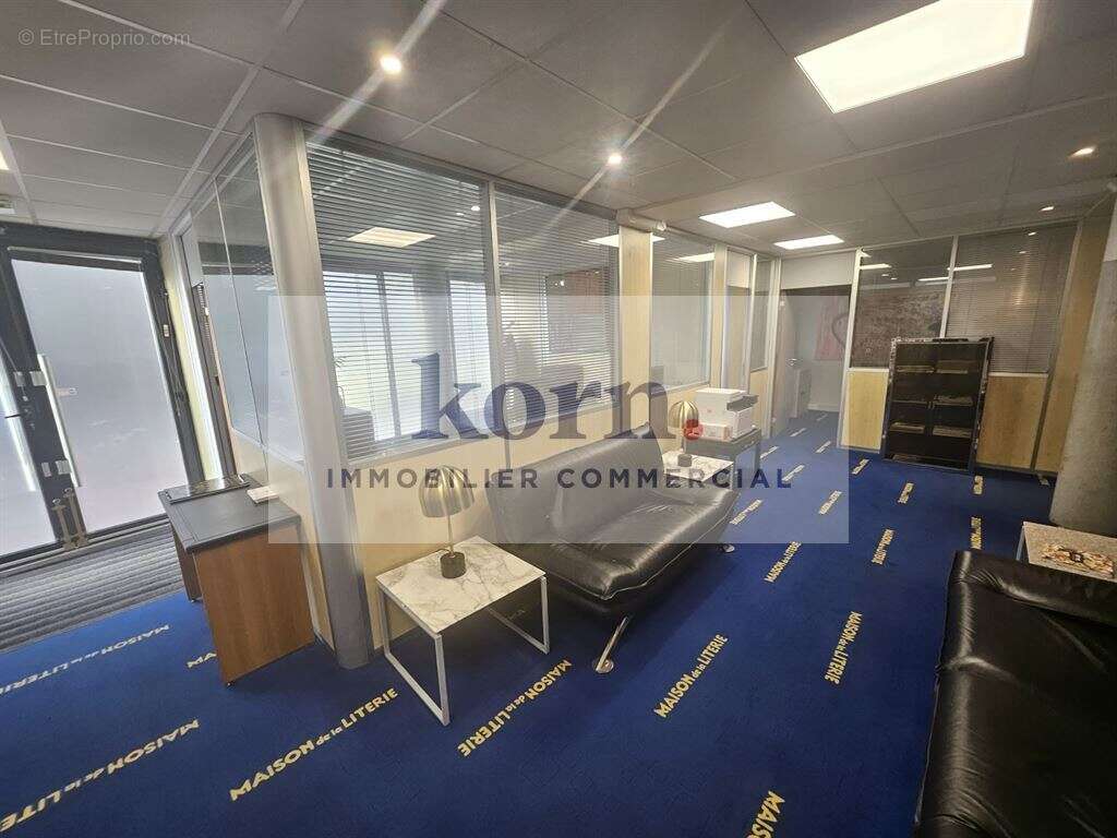 Commerce à SURESNES