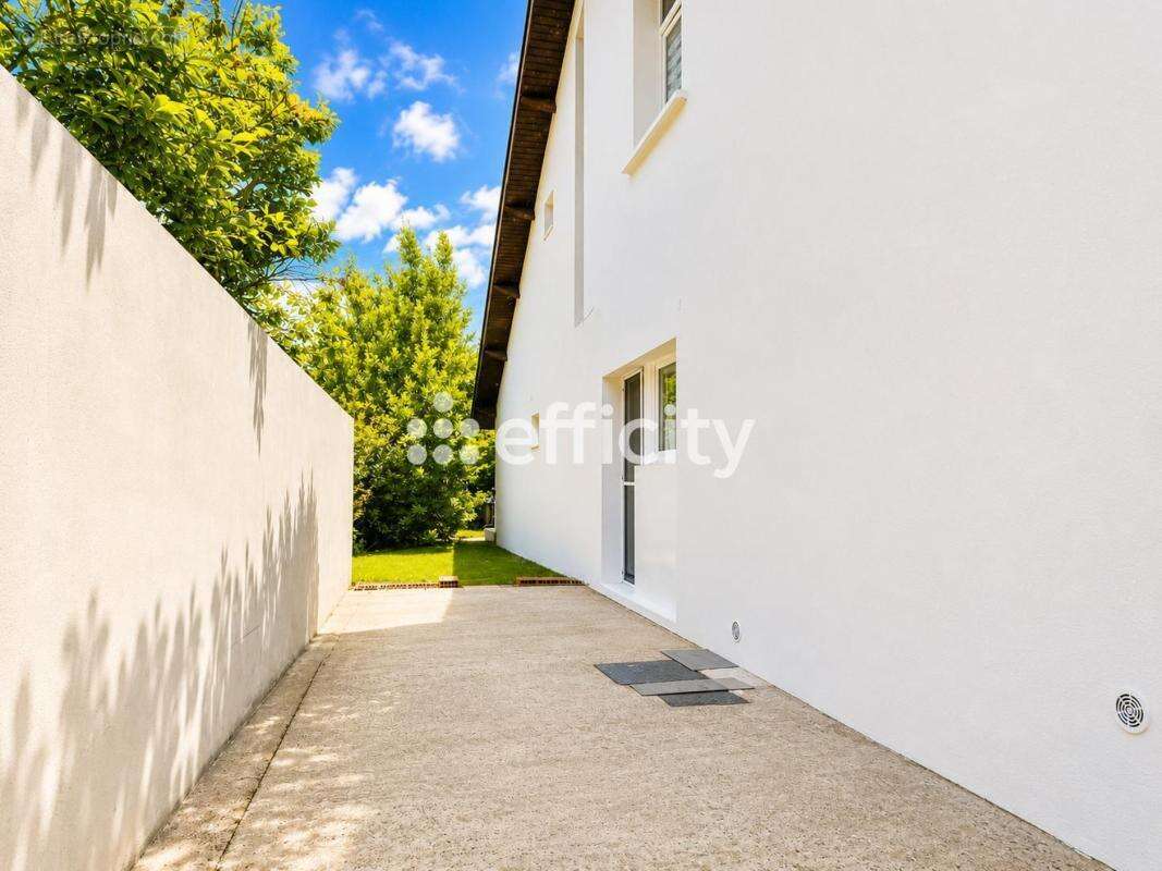 Maison 143 m² à Le Haillan  - photo 14