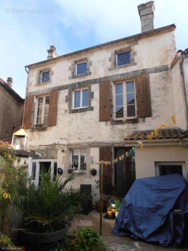 Maison à VILLEFAGNAN