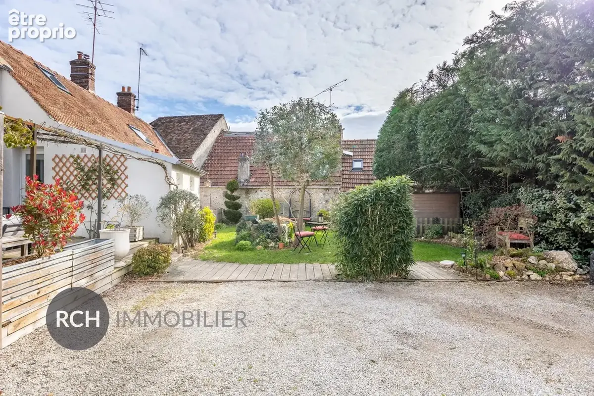 Exclusivité - Forêt de Rambouillet - Maison ancienne avec joli jardin clos de mur - photo 2
