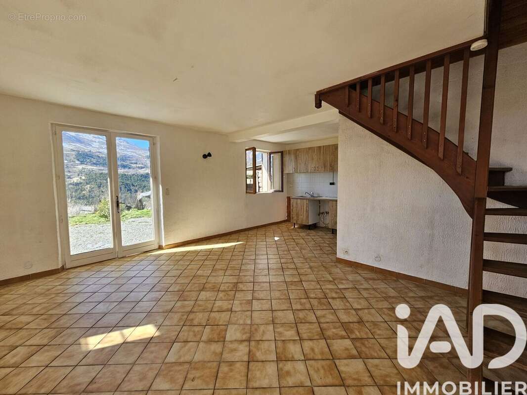 Maison 65 m² à Puy-Saint-Eusebe  - photo 4