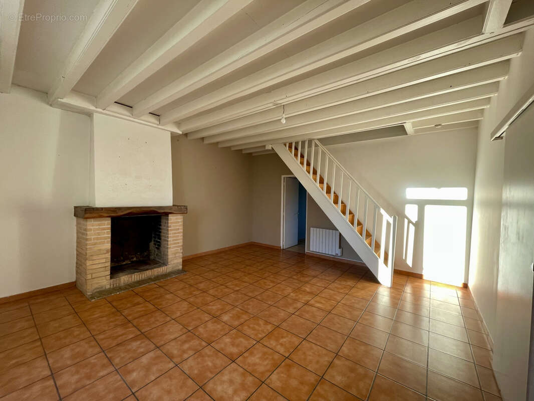 Maison à SAINT-GERMAIN-D&#039;ESTEUIL