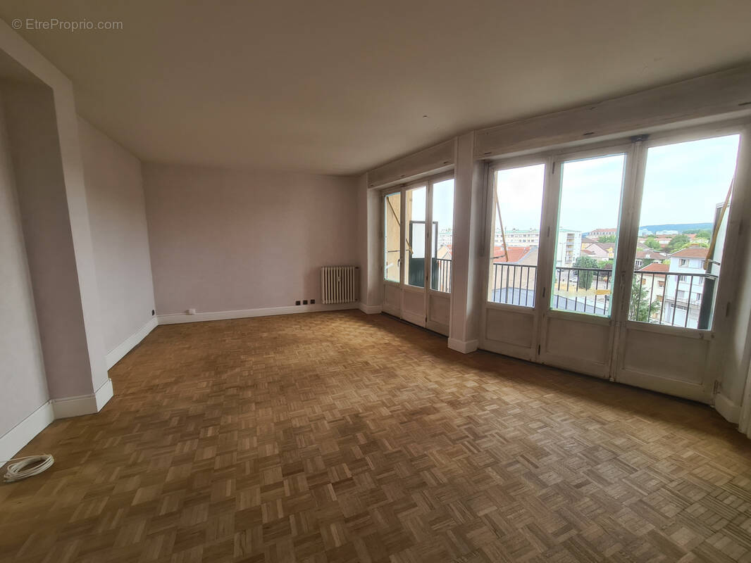 Appartement F5 à nénover - photo 2