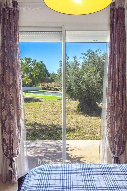 Lorgues - villa de maçon, traditionnelle, de 230m² habitables, sur un terrain de 4297m² + piscine - photo 6