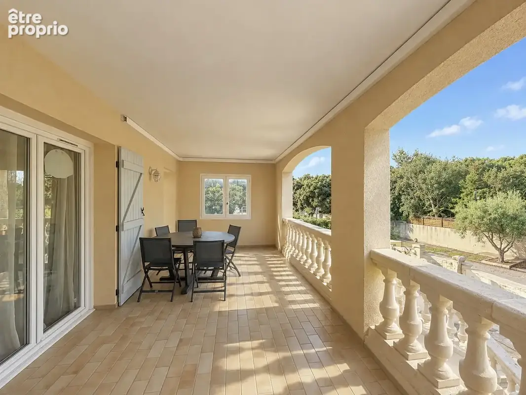 CASTRIES Appartement T4 de 110 m2 avec terrasse et jardin - photo 2