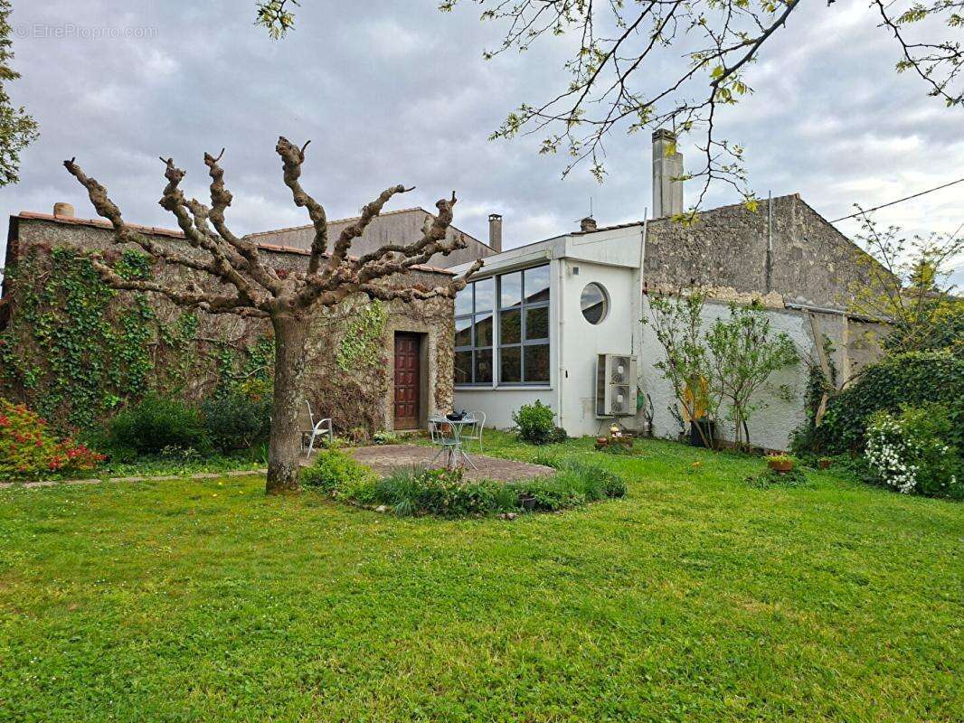 Maison à SAINT-ESTEPHE