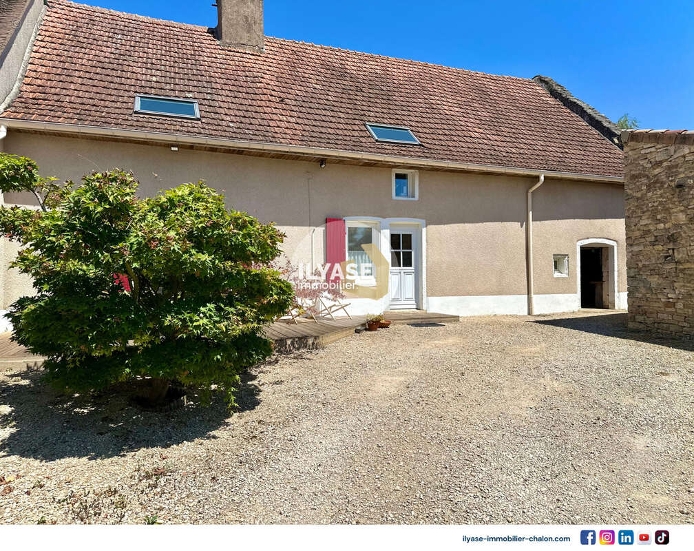 Maison 159m2  434 m2  3 CH  Piscine hors-sol - photo 2