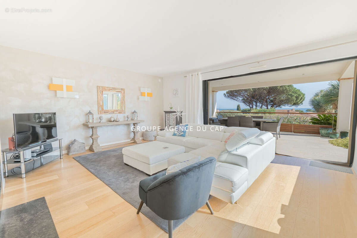 Villa de 185m2 avec vue mer à 250 mètres des plages des Issambres - photo 6