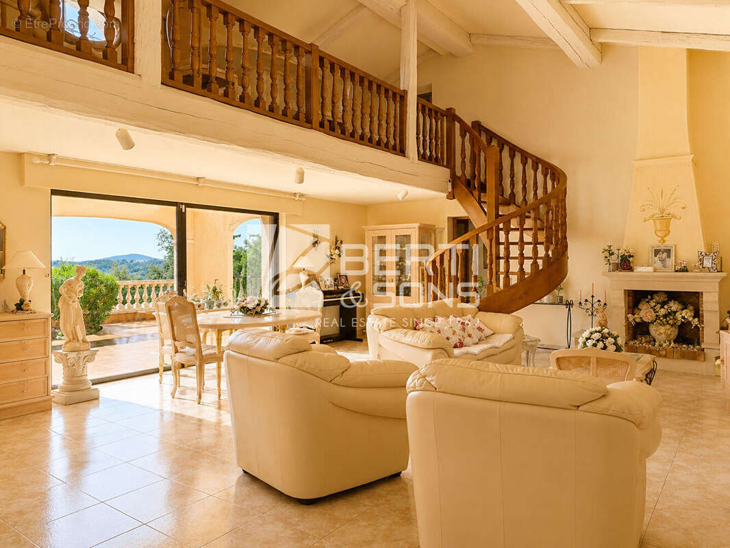 Maison à LES ADRETS-DE-L'ESTEREL