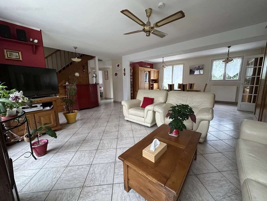 Maison à LE MESNIL-SAINT-DENIS