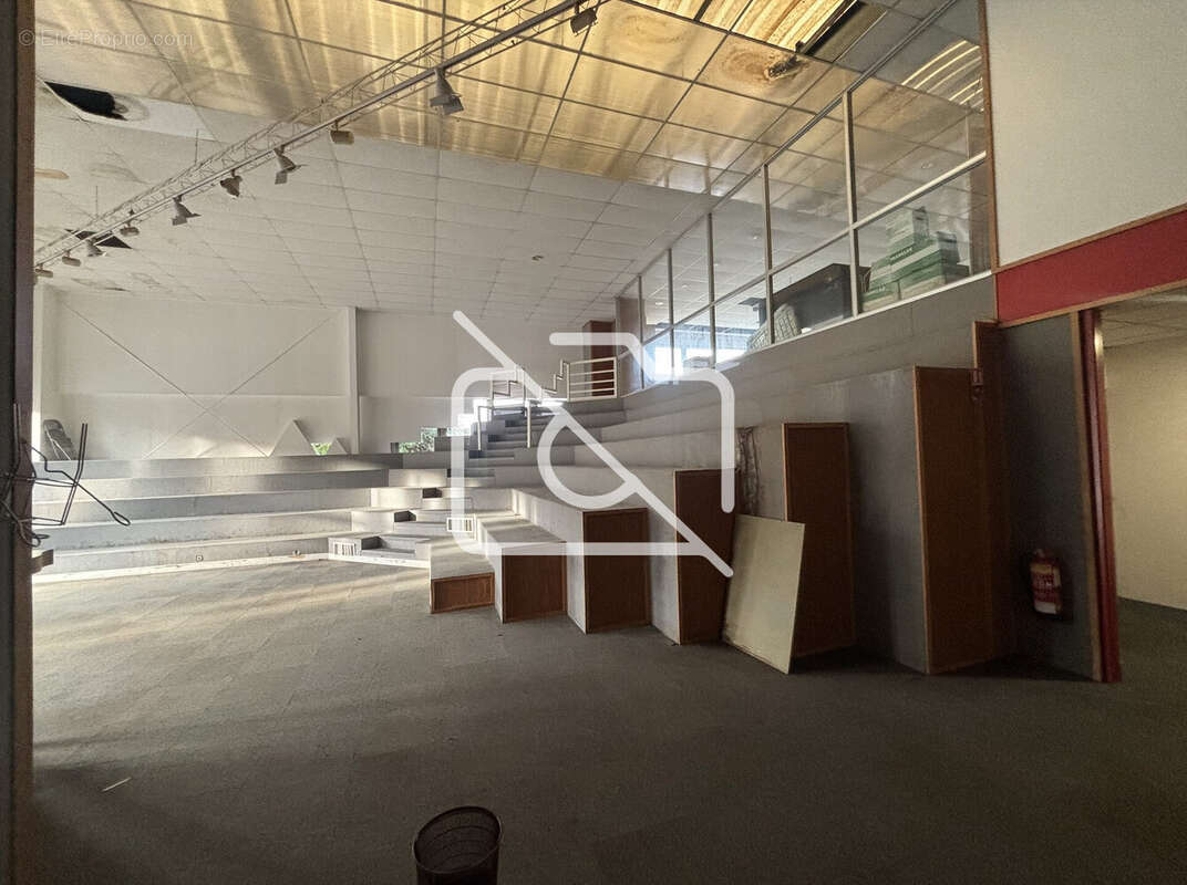 Commerce à MONTIGNY-LE-BRETONNEUX