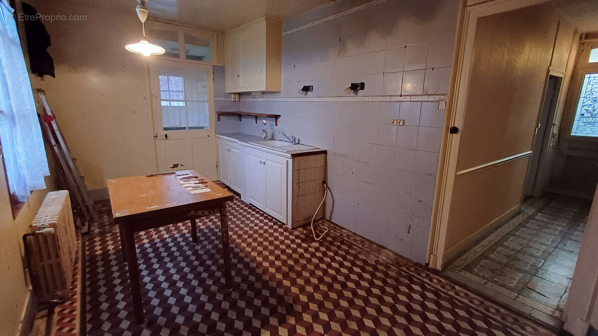 Maison à LES ORMES-SUR-VOULZIE