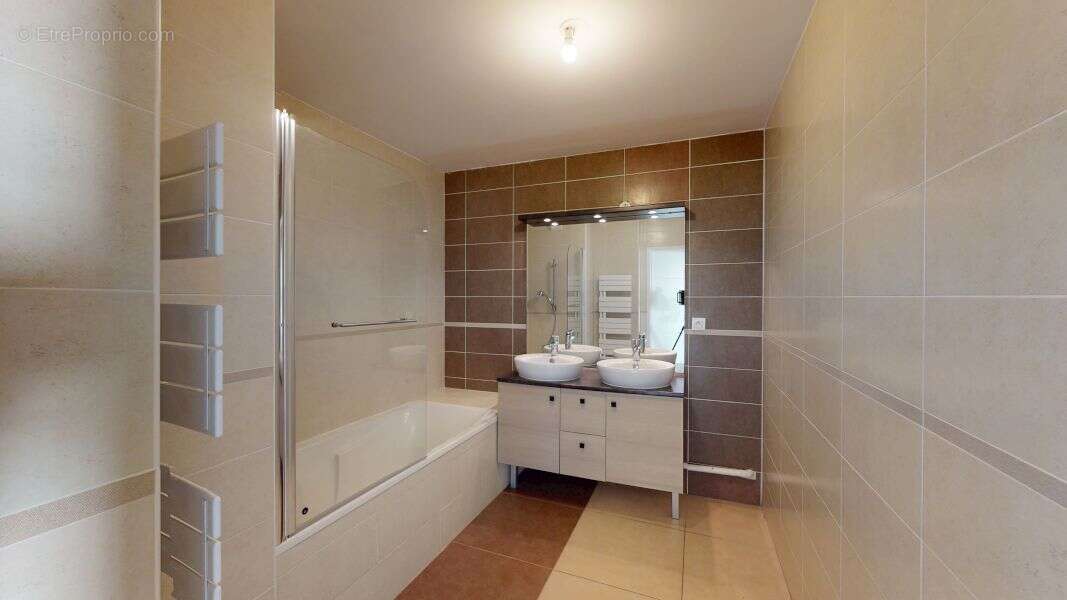 Appartement à MARSEILLE-4E