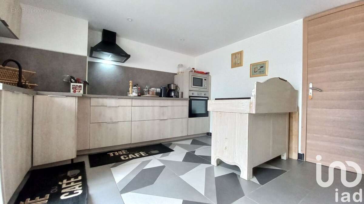 Photo 8 - Maison à SAINT-JULIEN-MOLIN-MOLETTE