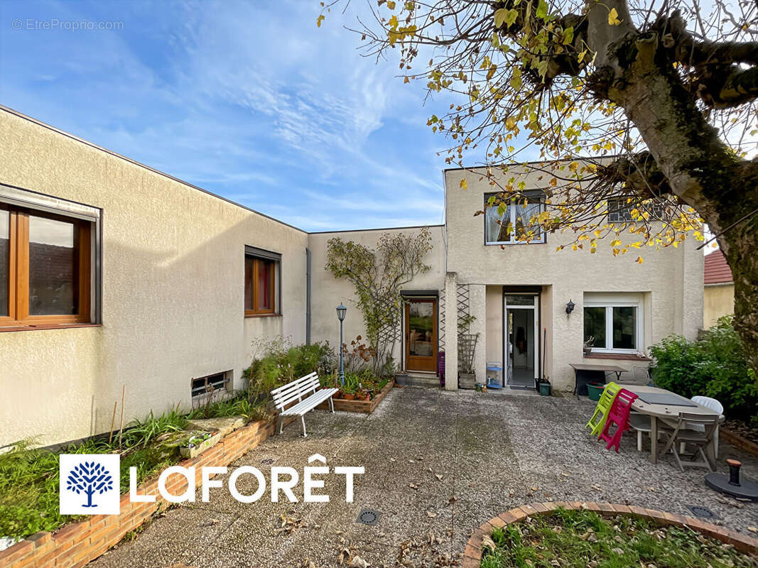 Maison à SAULX-LES-CHARTREUX