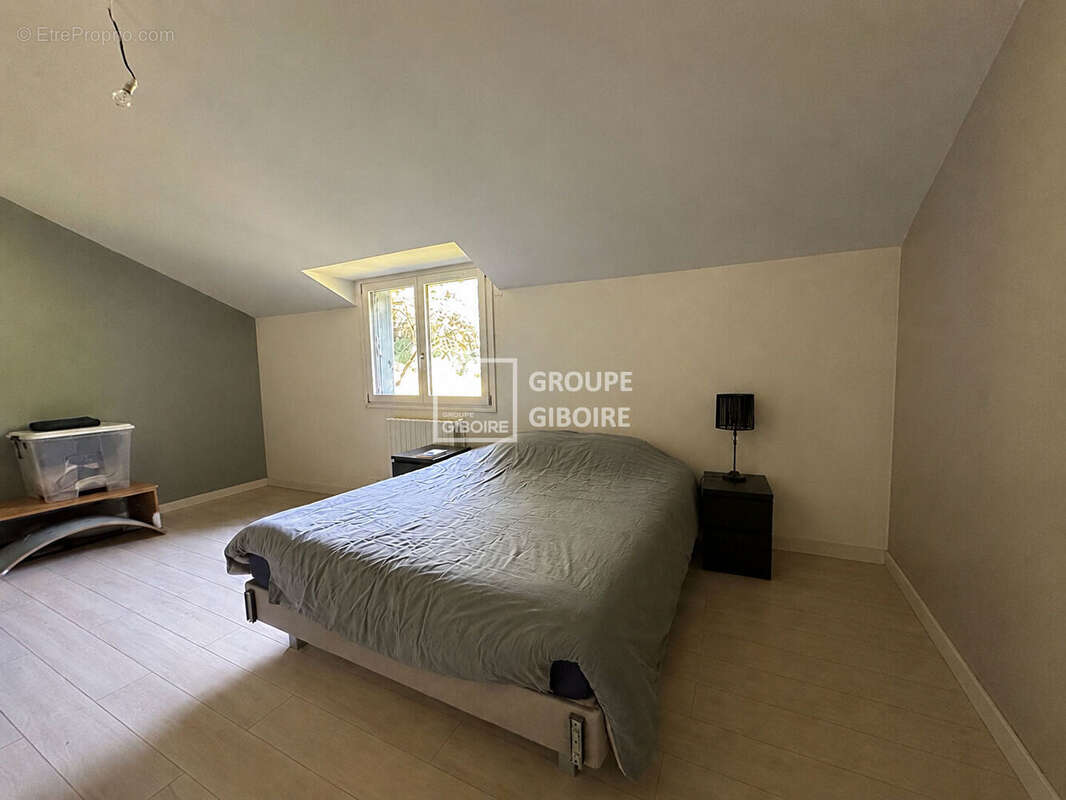 A vendre - giboire - longere renovée  de 210 m² - bourgbarré - terrain de 3600 m² - exposition sud-ouest - calme - plain-pied -  - photo 9