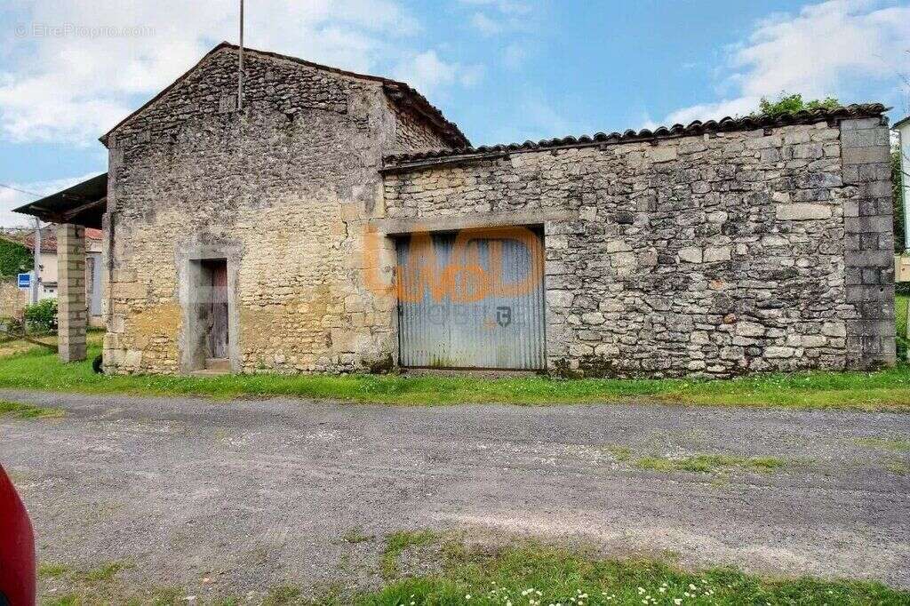Terrain à LA CHAPELLE-DES-POTS
