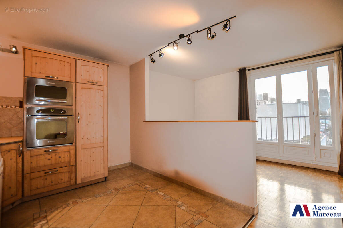 Appartement à COURBEVOIE