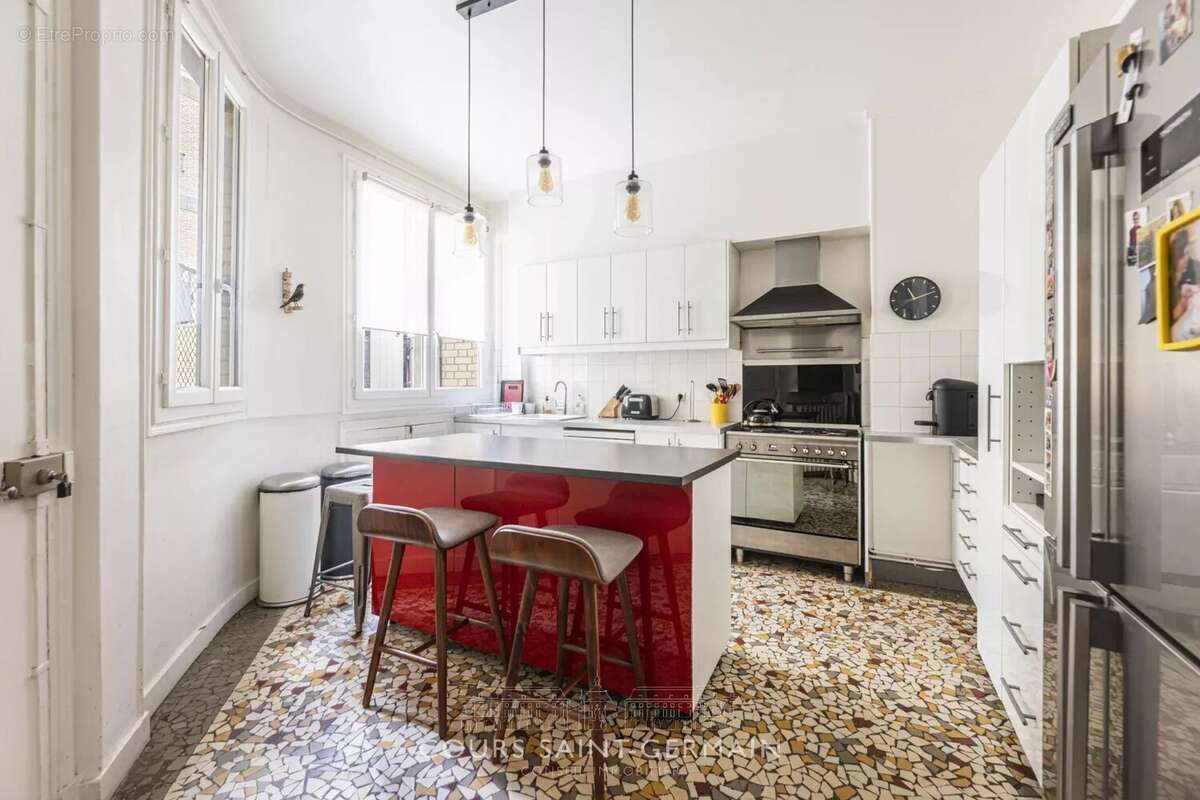 Appartement à PARIS-16E