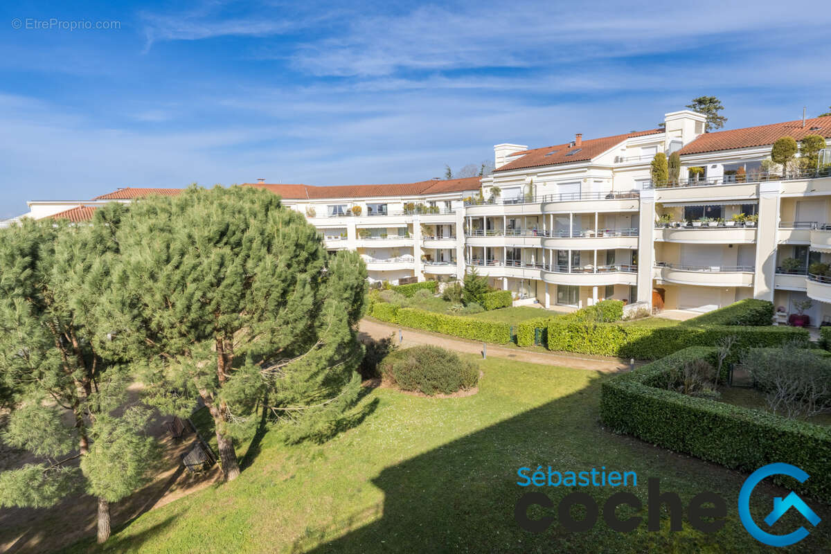 Appartement à CHARBONNIERES-LES-BAINS