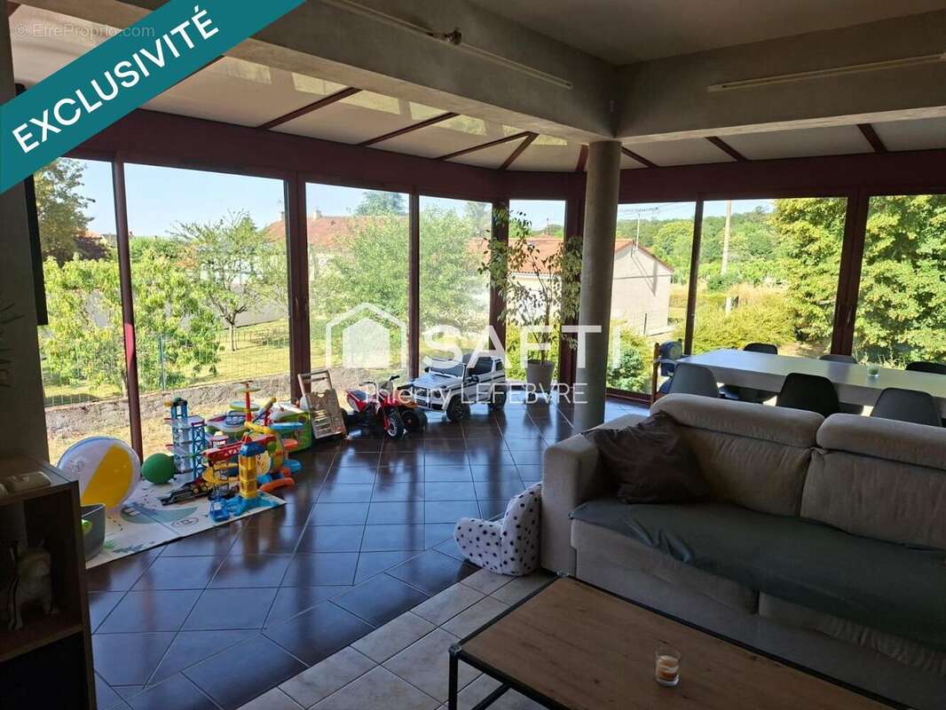 Maison 140 m² à Jaunay-Clan  - photo 2