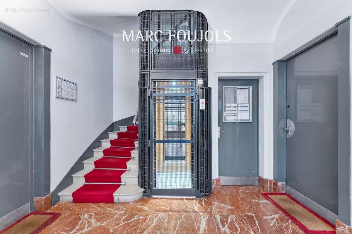 Appartement à PARIS-16E