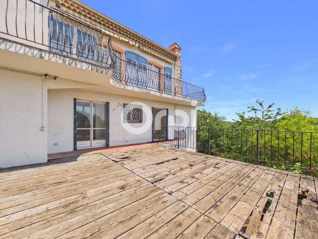 Appartement a renover - t2 bis - belle terrasse + cave + stationnement privatif + jardin - vue degagee - photo 12