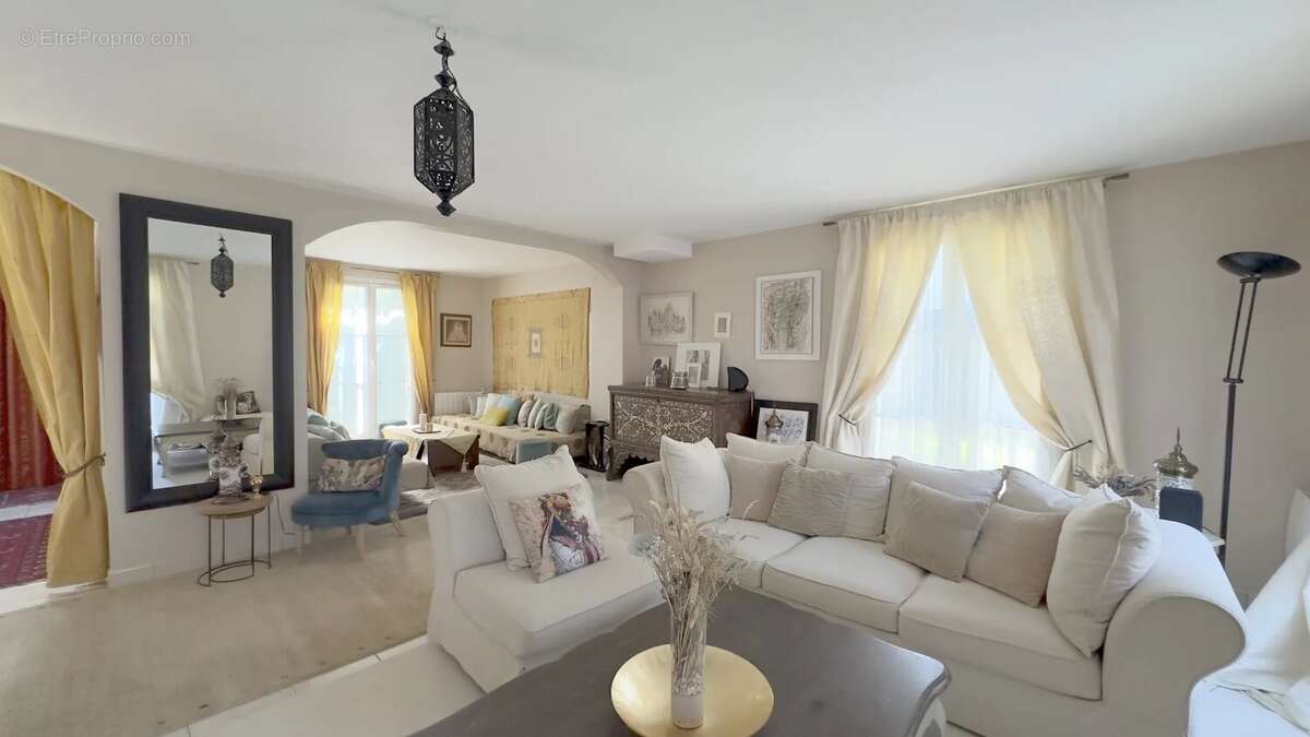 Maison à LES ESSARTS-LE-ROI