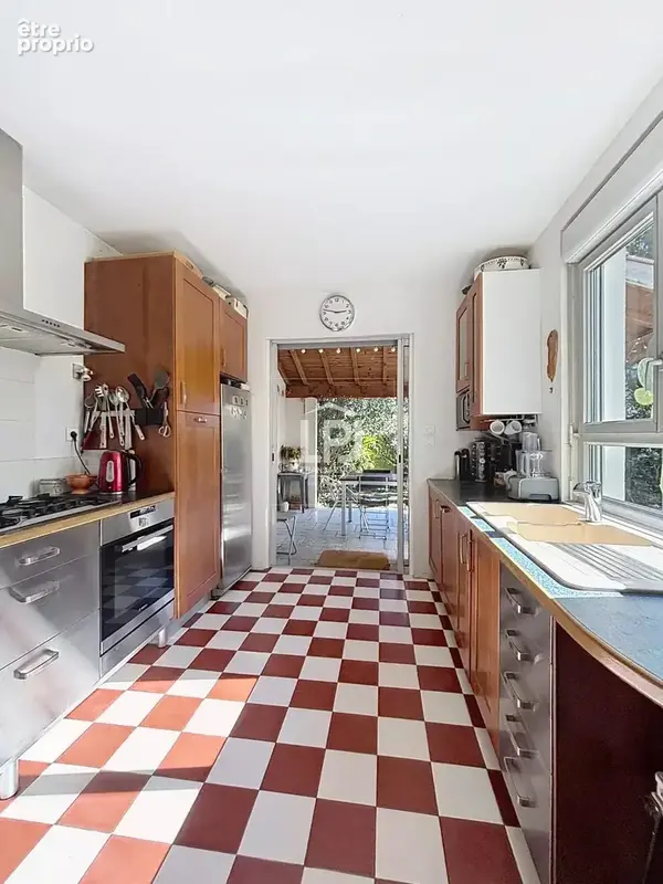 Lumineuse maison familiale 8 pièces de 178 m² avec jardin, belle terrasse et garage - photo 5