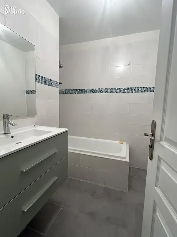 Appartement T3 - 63 M2 - 2 chambres - Balcon - Piscine - Tennis - photo 6