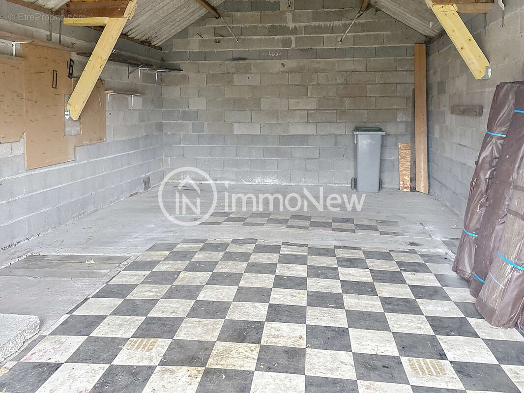 Beau garage 40 m2 sur terrain 200 m2 proche des plages - photo 2