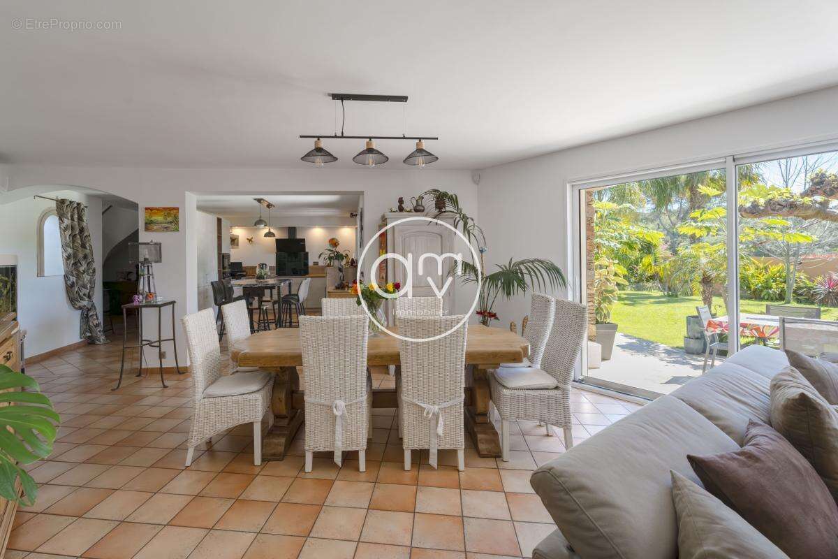 Maison à CARQUEIRANNE