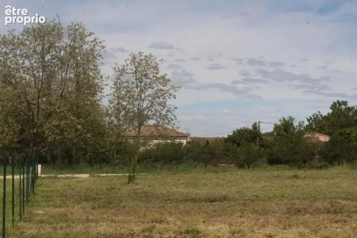 Terrain à PUYGAILLARD-DE-QUERCY