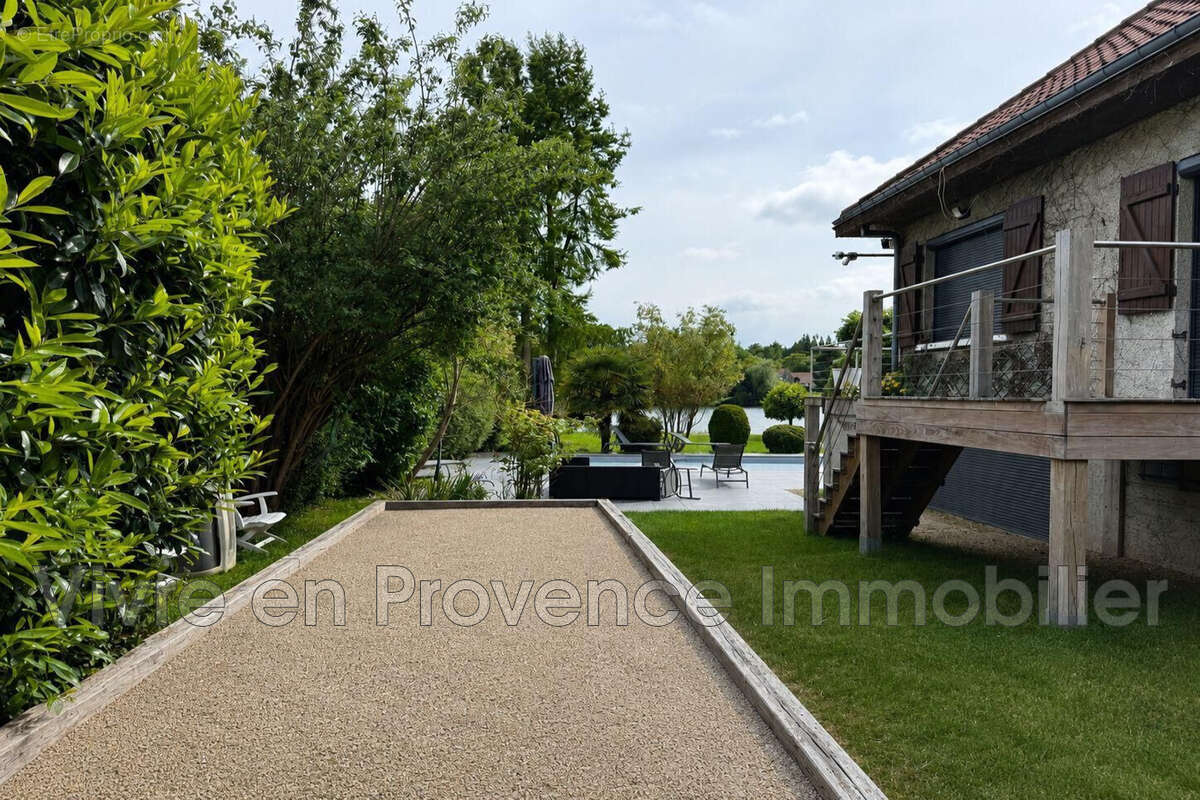 Maison 146 m² à Nandy  - photo 8