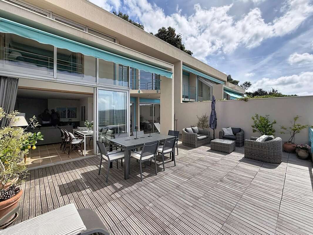 Appartement à MANDELIEU-LA-NAPOULE