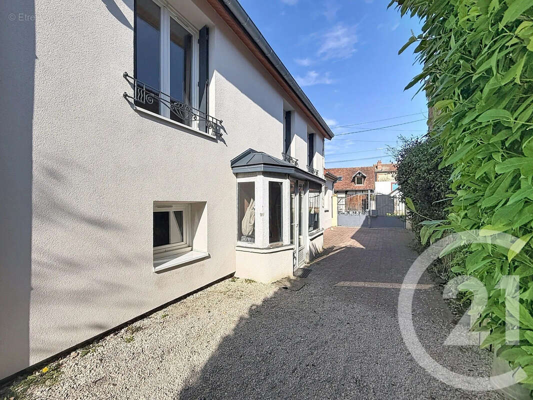 Maison à LES NOES-PRES-TROYES