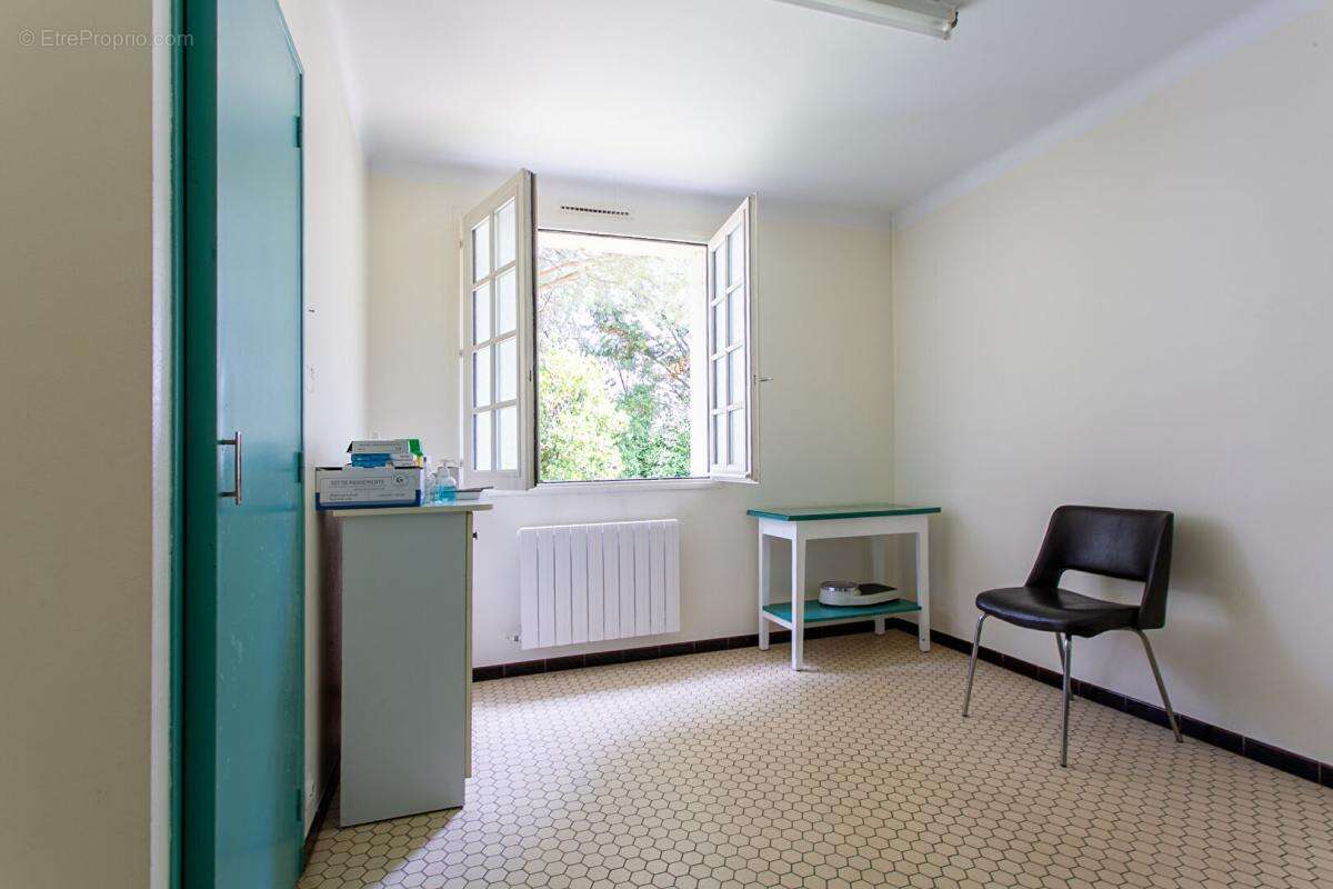 Maison Gétigné 11 P . 6 Chs . Bureaux . 274.92 M² . T 6832 M² . Garage . Cave . Salle de jeux . Bucher - photo 14