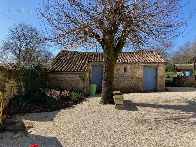 Maison à CHEF-BOUTONNE