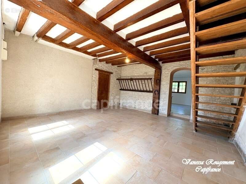 Maison familiale de 140 m² avec jardin arboré et dépendance – Poilly-sur-Tholon - photo 2